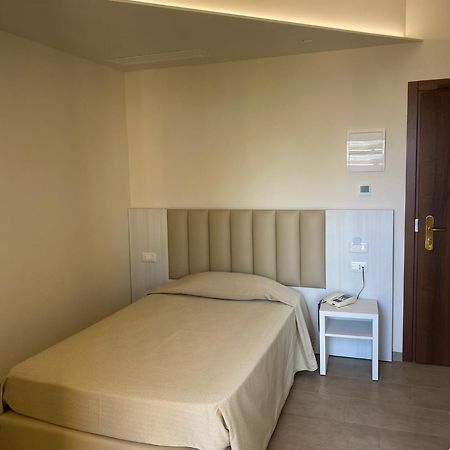 ואסטו Hotel Vittoria מראה חיצוני תמונה